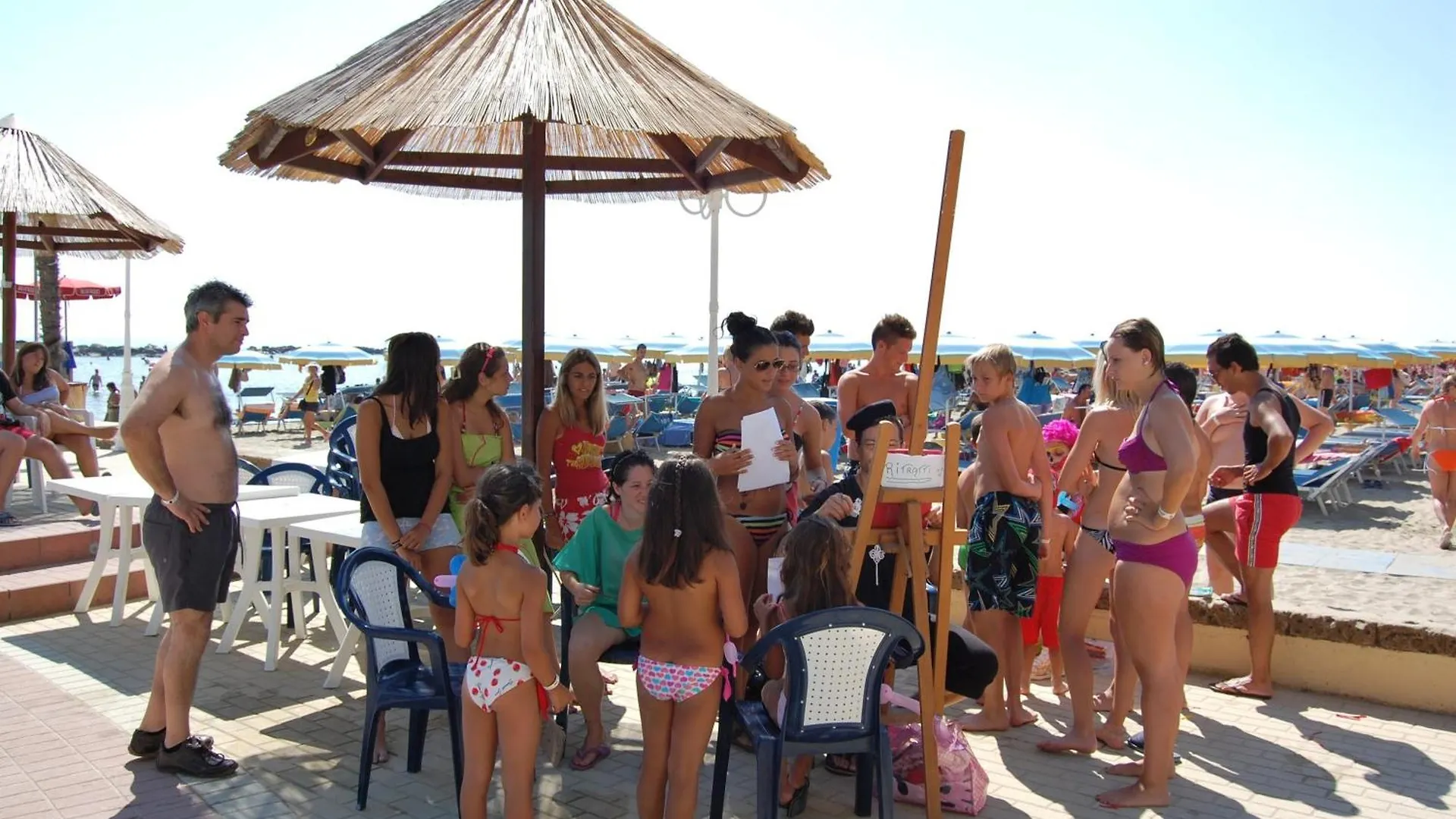 Bikini Tropicana Family Hotel ليدو دي سافيو 3*,  إيطاليا