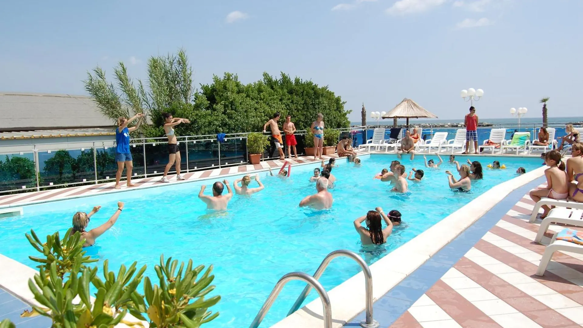 Bikini Tropicana Family Hotel ليدو دي سافيو