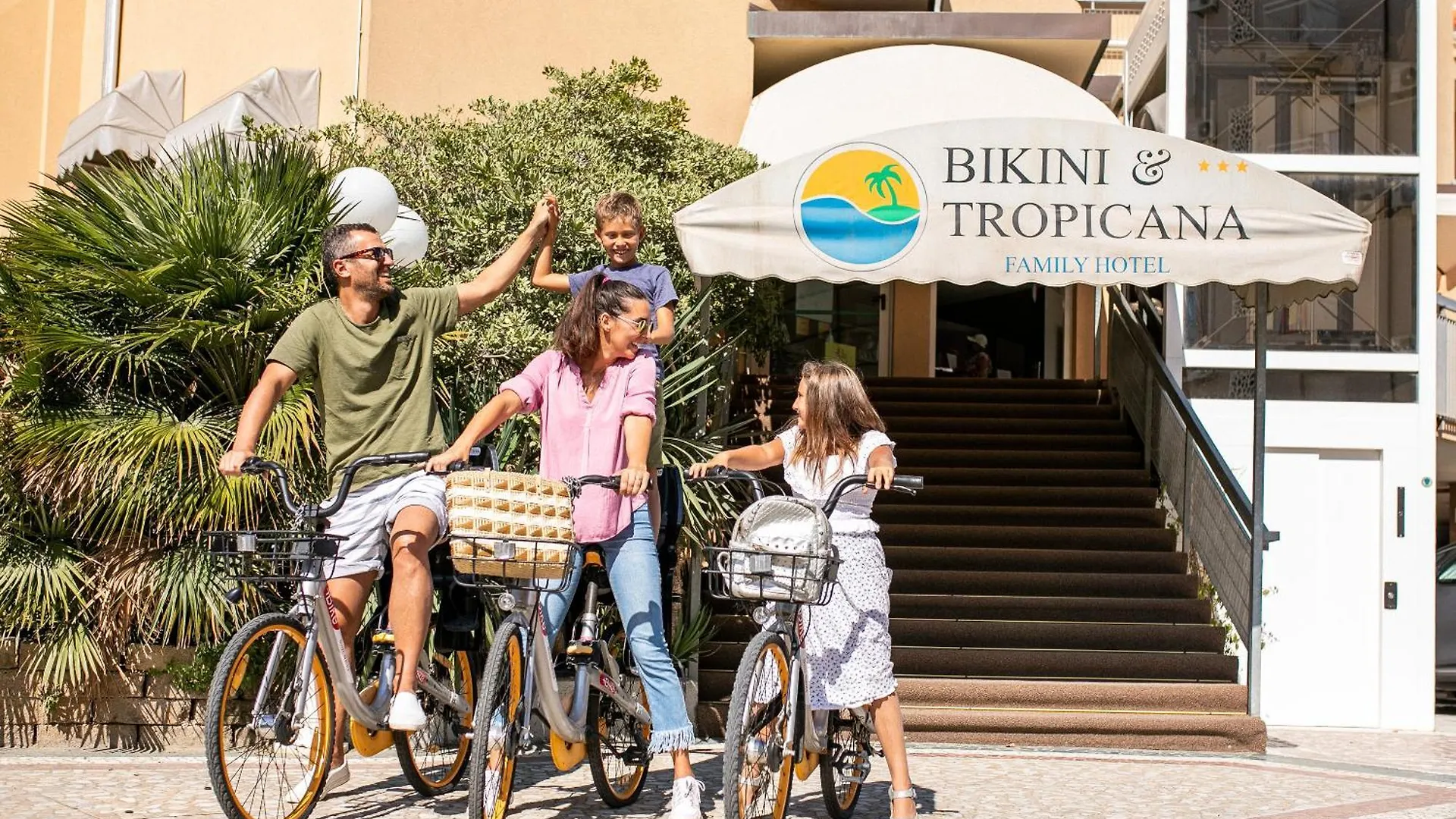 Bikini Tropicana Family Hotel ليدو دي سافيو 3*,